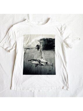 Old Navy Boys White Short Sleeve T-Shirt With Surf Shark Graphic Design Size M 8